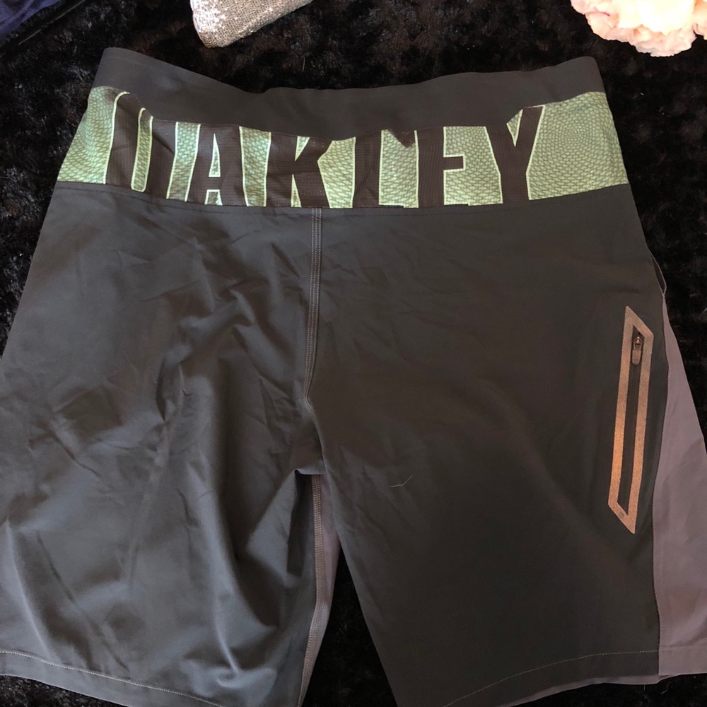 Men’s Oakley board shorts